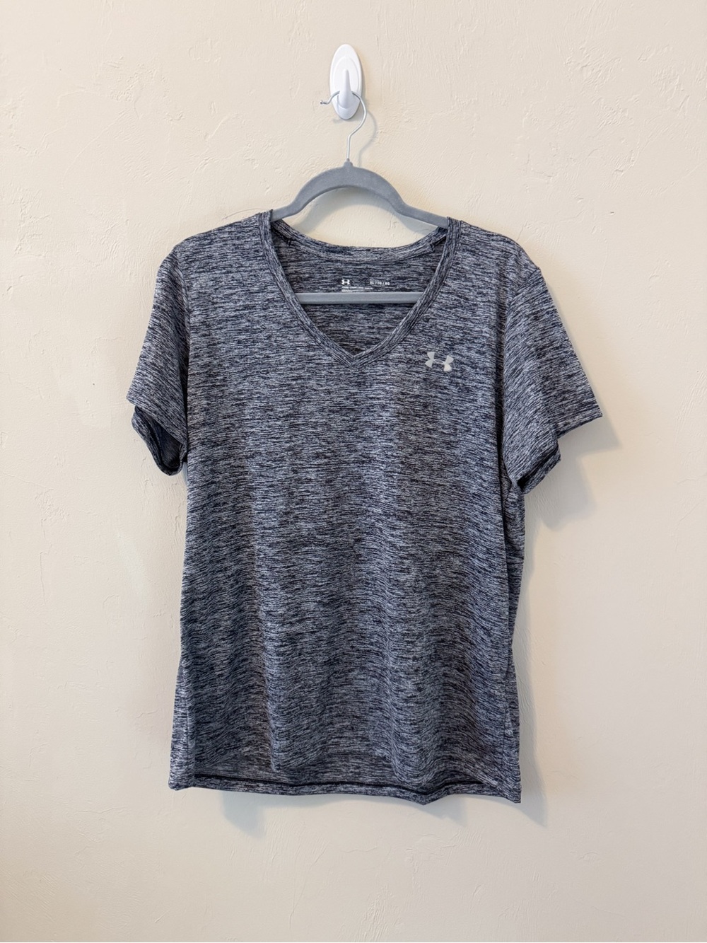 Under Armour Women’s Heathered Gray V-Neck Performance Tee